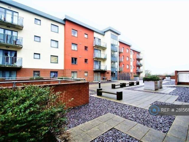 Flat for rent in Roding Riverside, Greater London