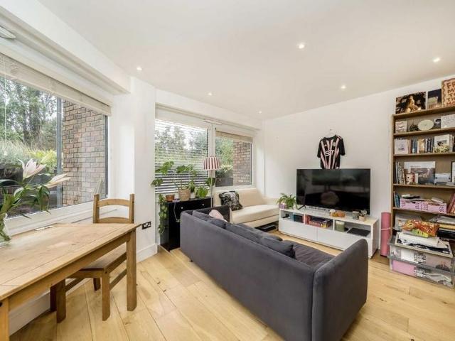 Apartment for rent in London Borough of Lewisham, Ladywell