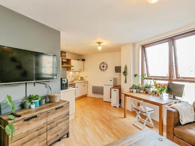 Apartment for rent in Spike Island, Feckenham