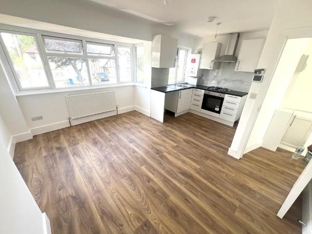 Flat for rent in Lane, Greater London