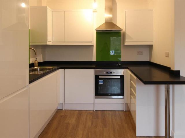 Flat for rent in Perryfields, West Sussex