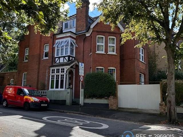 Flat for rent in Carshalton Beeches, Greater London