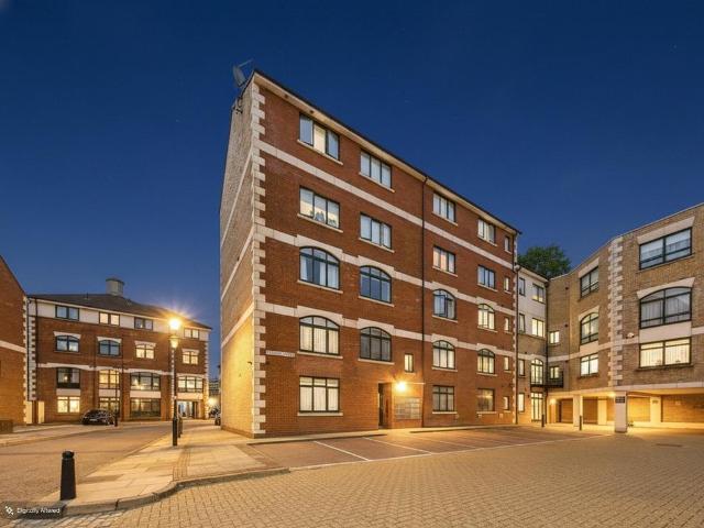Flat for rent in Two Waters, Pouchen End