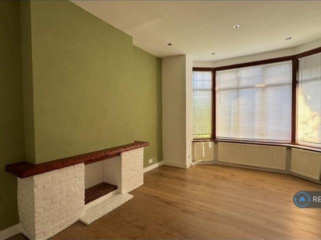 Flat for rent in London Borough of Merton, Mitcham
