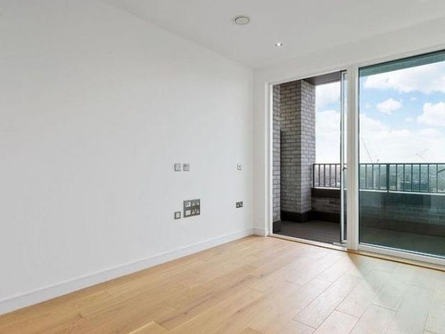 Apartment for rent in York Road Estate, Greater London