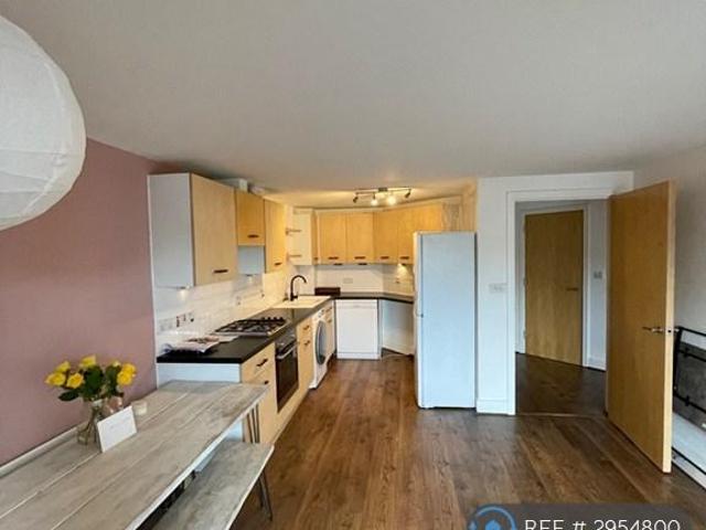 Flat for rent in London Borough of Croydon, Waddon