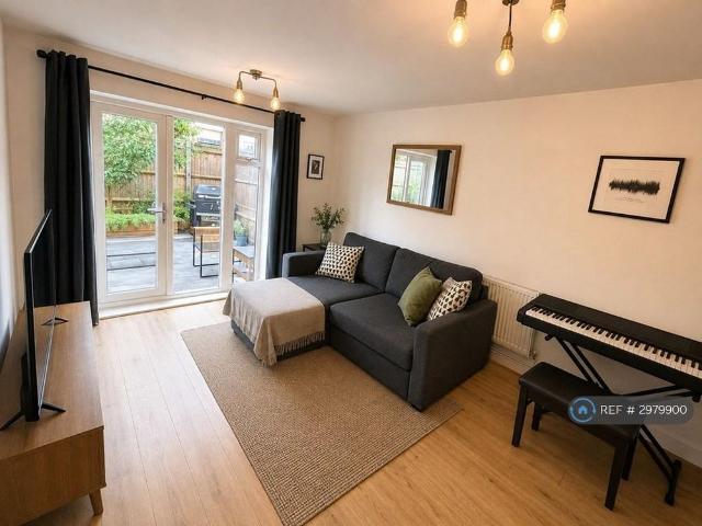 Apartment for rent in St Margarets, Greater London