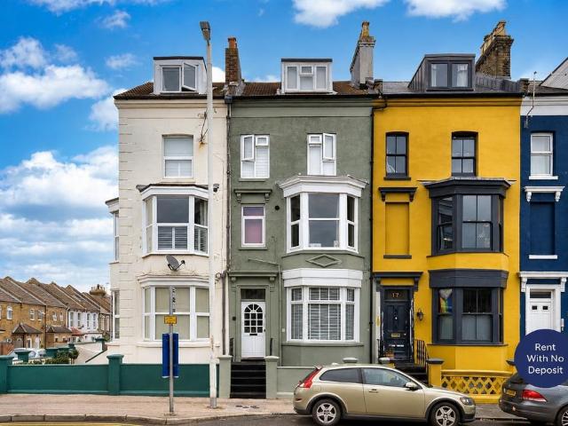 Flat for rent in West Cliff, Acol