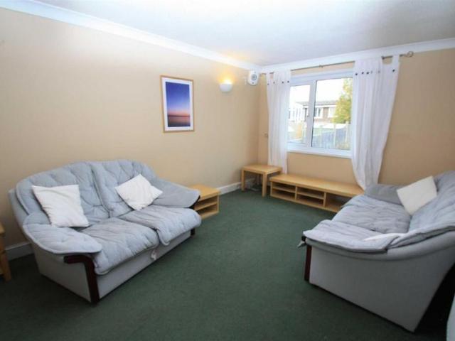 Apartment for rent in Grovehill, Pouchen End