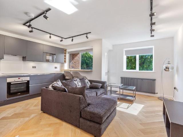 Flat for rent in Surbiton, Greater London