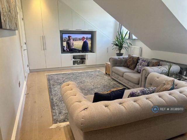 Apartment for rent in Berrylands, Greater London