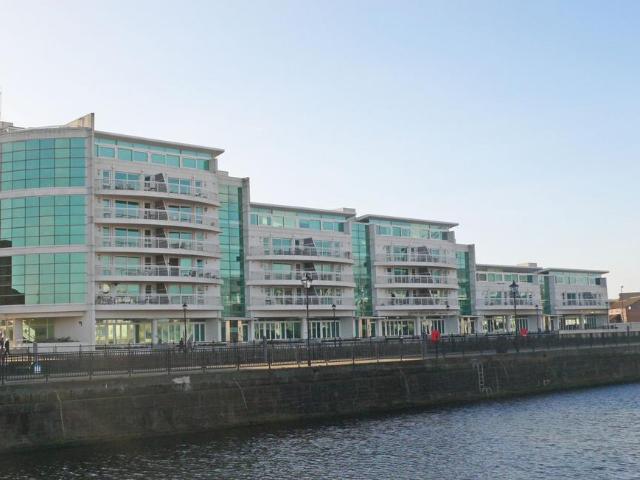 Flat for rent in Cardiff Bay, Falcon Lodge