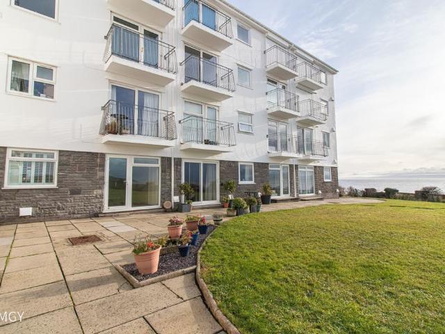 Flat for rent in The Knap, Barry