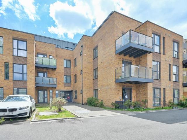 Flat for rent in London Borough of Hounslow, Greater London