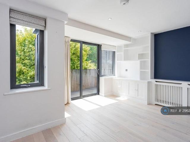Apartment for rent in Roffey, Horsham