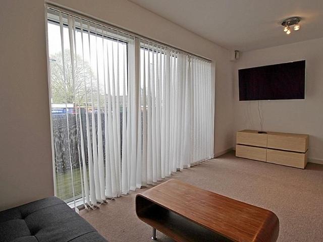 Apartment for rent in Lampton, Greater London