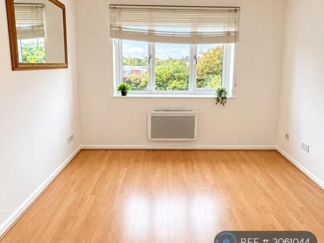 Apartment for rent in Mill Meads, Greater London