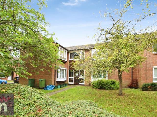 Flat for rent in Ewens Farm, Golden Valley