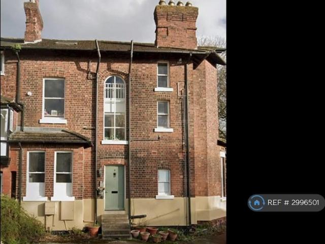 Flat for rent in Pinders Heath, West Yorkshire