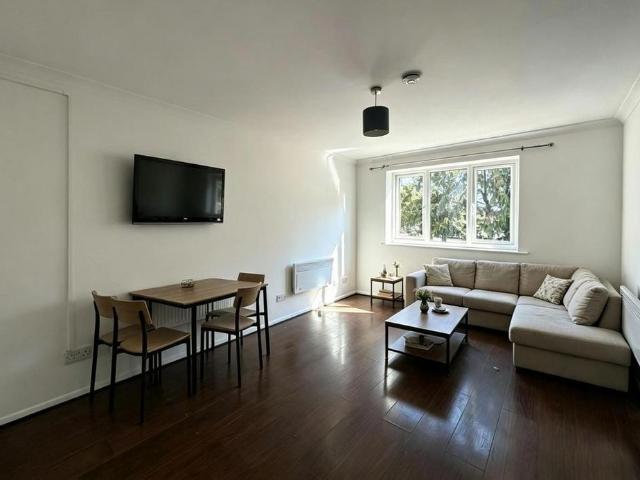 Apartment for rent in Carterhatch, Greater London