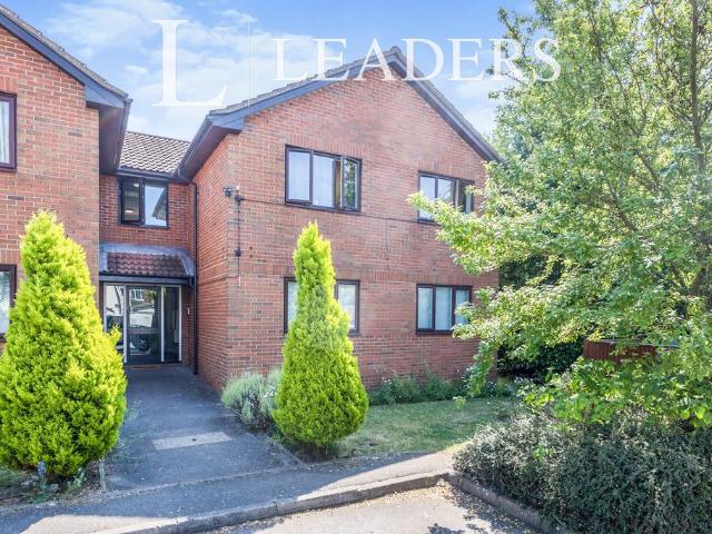 Flat for rent in Westborough, Surrey