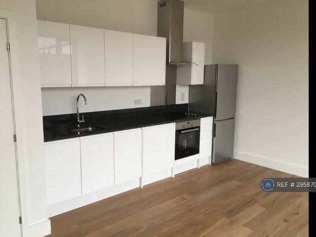 Flat for rent in Slough