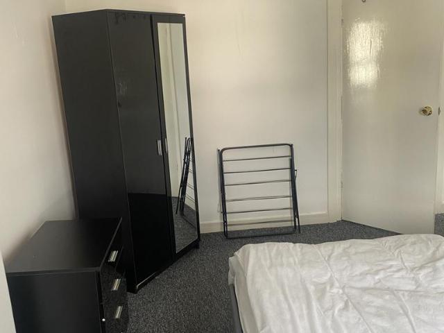 Flat for rent in Helensfield, Scotland