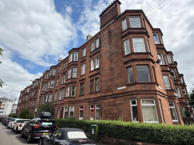 Flat for rent in Shawmoss, Shawlands