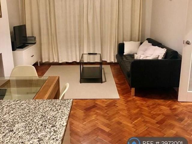 Apartment for rent in London Borough of Merton, Raynes Park