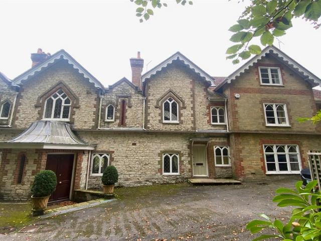Flat for rent in Littlecote, West Sussex