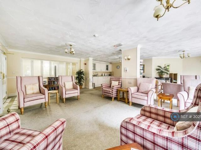 Apartment for rent in Southborough, Sandown Park