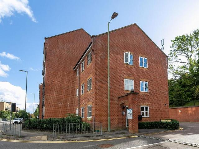 Flat for rent in Pouchen End, Hertfordshire