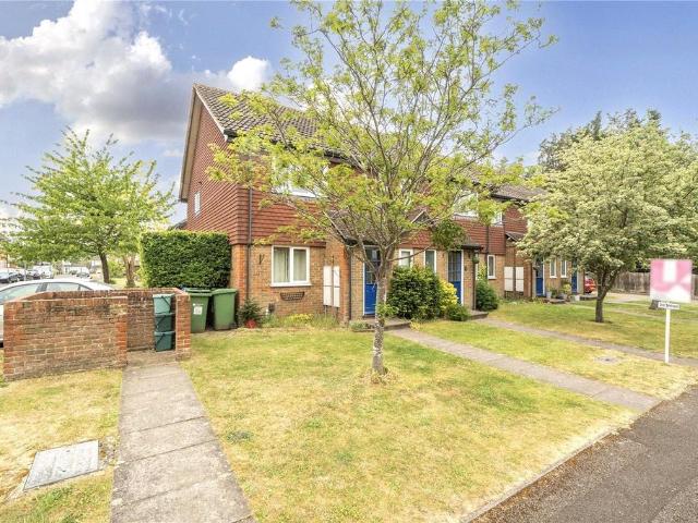 Flat for rent in Ashtead, Mole Valley