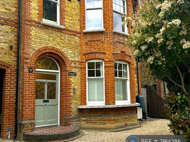 Flat for rent in Surbiton, Isle Of Man