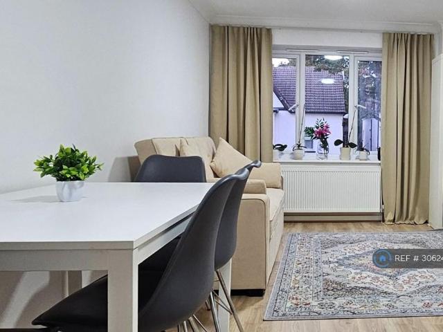 Apartment for rent in London Borough of Sutton, Greater London