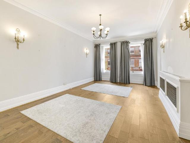 Flat for rent in South Kensington, Isle Of Man