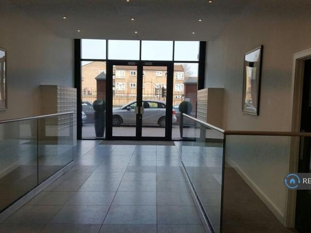 Flat for rent in Slough, Isle Of Man