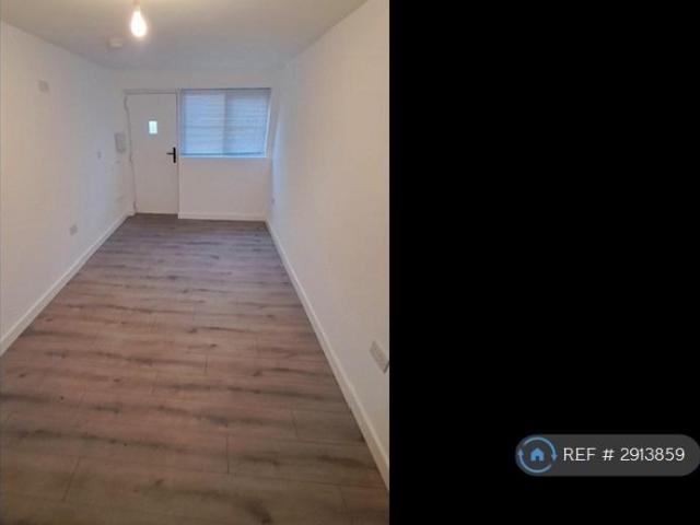 Flat for rent in Burtonwood and Westbrook, Warrington