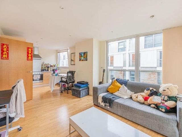 Apartment for rent in Poplar Grove, Greater London