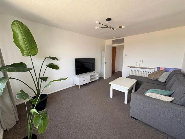 Apartment for rent in Longlands, Halfway Street