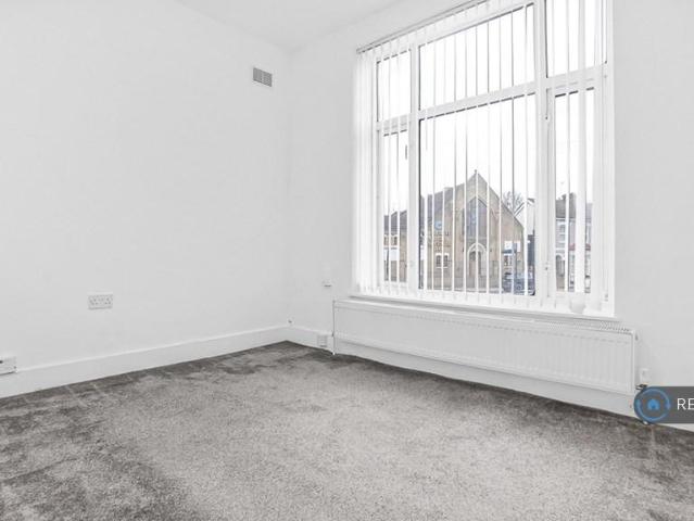 Flat for rent in London Borough of Croydon, Greater London