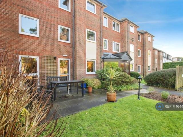 Flat for rent in West Parley, East Dorset