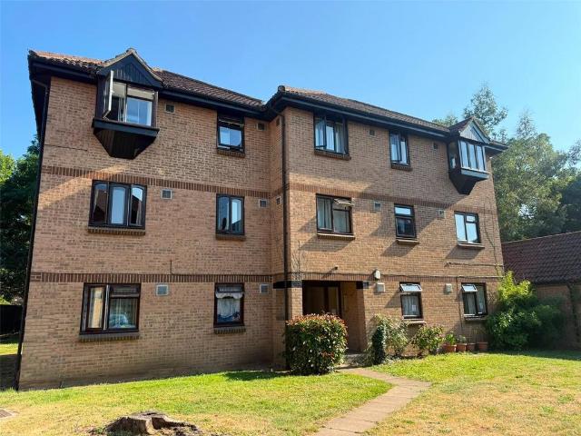 Flat for rent in Colnbrook with Poyle, Slough