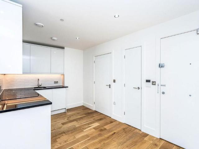 Apartment for rent in London Borough of Sutton, Greater London