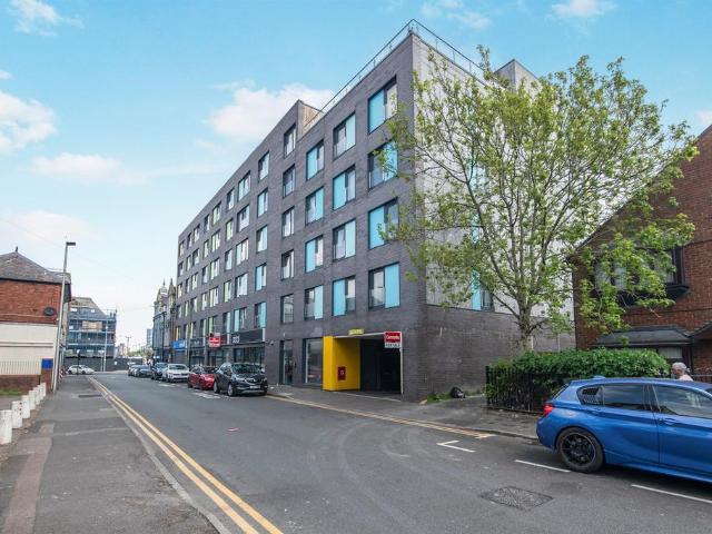 Flat for rent in The Cronehills, West Bromwich