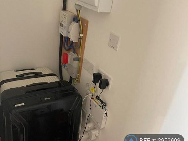 Flat for rent in London Borough of Hounslow, Heston