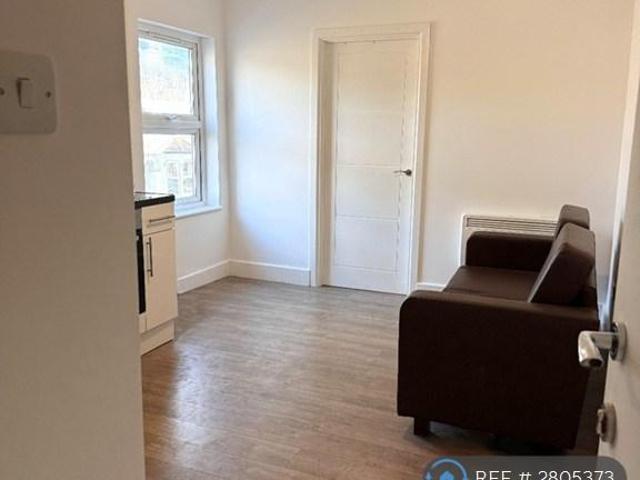 Flat for rent in Leyton, Greater London