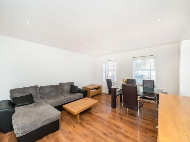 Apartment for rent in North Sheen, Greater London
