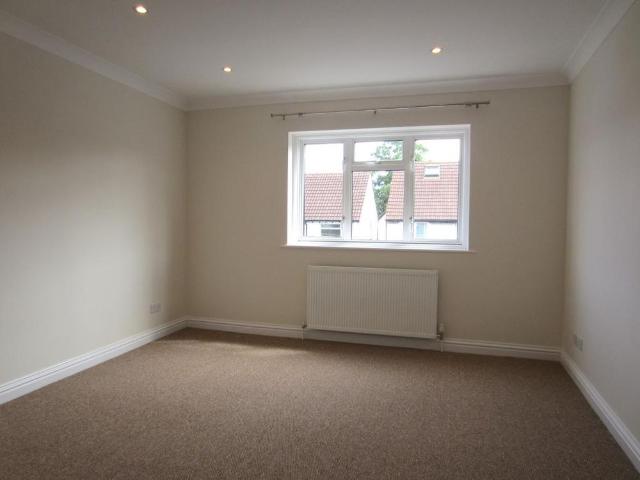 Apartment for rent in The Wrythe, Greater London