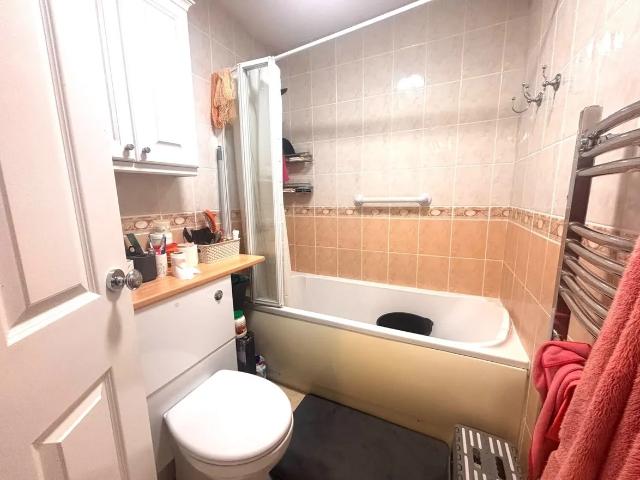 Apartment for rent in Regent Quay, Oad Street